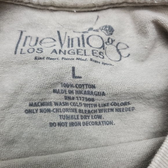 NEW True Vintage Weekend Graphic Raw Hem Top - Picture 3 of 3